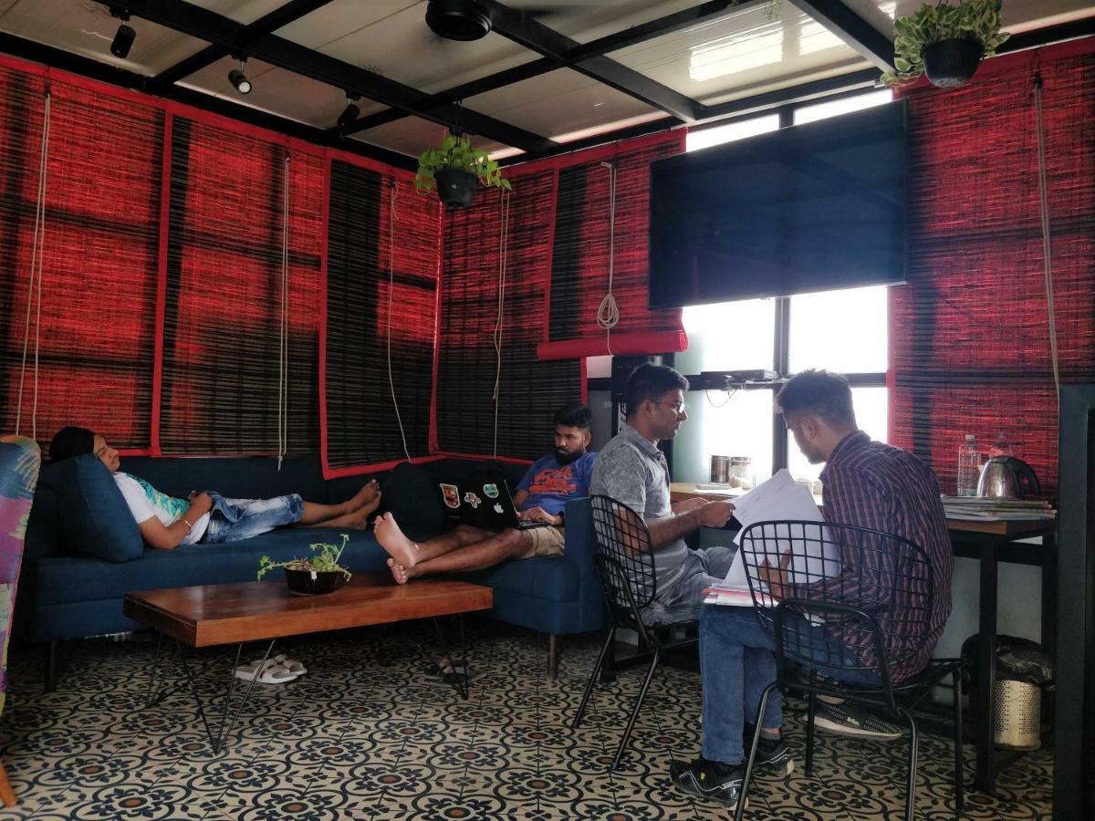 Madpackers Delhi West Hostel New Delhi Ngoại thất bức ảnh